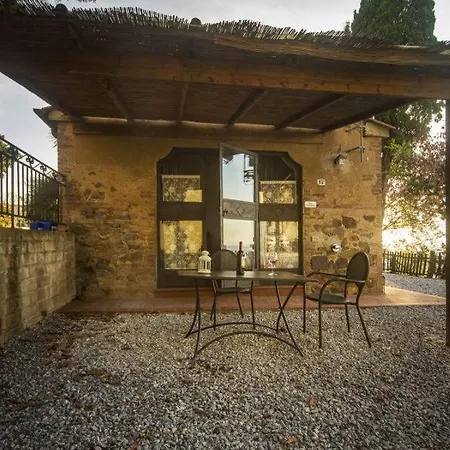 בית כפרי La Casina קסטנייטו קרדוצ'י